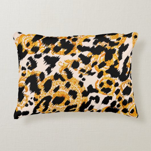 Leopard texture with gold baroque pattern アクセントクッション (正面)