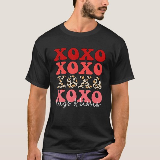 Leopard XOXO Hugs And Kisses Valentine's Day Vibes Tシャツ (正面)