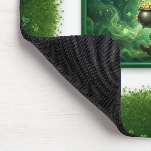 Leprechaun Carrying Pot Of Gold マウスパッド (コーナー)