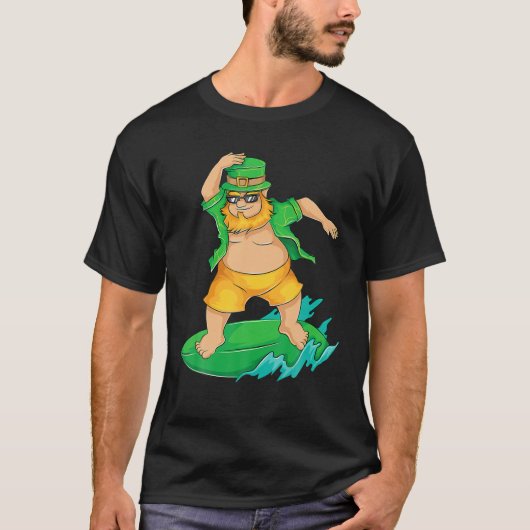 Leprechaun Surfer In Hawaii St Patrick's Day Tシャツ (正面)