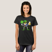 Leprechaun Volleyball Ball Beer Glass Shamrock Pat Tシャツ (正面フル)