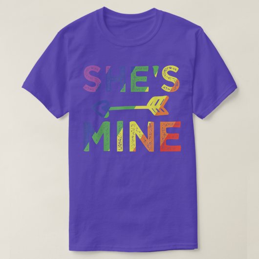 Lesbian Couple She's Mine I'm Hers Matching LGBT P Tシャツ (デザイン正面)