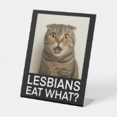 Lesbians Eat What Funny 台座サイン (正面)