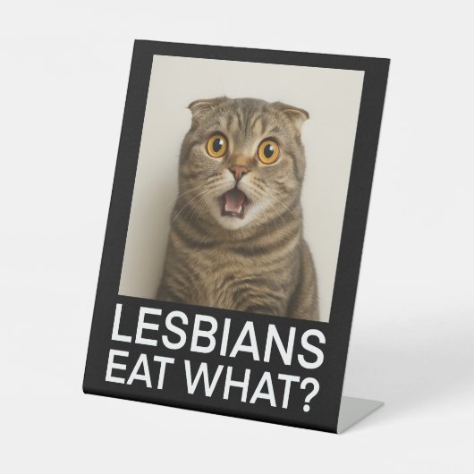 Lesbians Eat What Funny 台座サイン (正面)