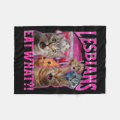 Lesbians Eat What_ Funny Cat Rude Gay Pride Lgbtq  フリースブランケット (正面(横))