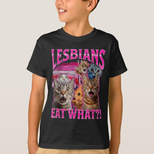 Lesbians Eat What_ Funny Cat Rude Gay Pride Lgbtq  Tシャツ (正面)