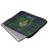 Leslie Scottish Clan Tartan and Crest  ラップトップスリーブ (正面下部)