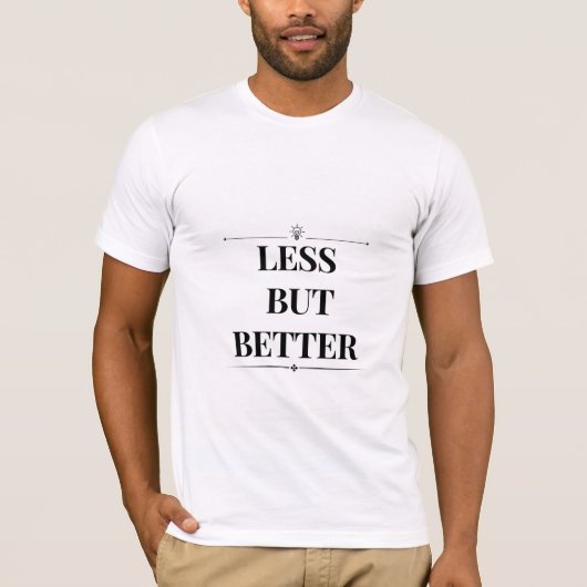 LESS BUT BETTER – ミニマやる気を起こさせるリストデザイン Tシャツ (正面)