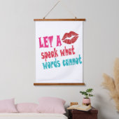 Let a kiss speak what words cannotT-Shirt 吊り下げ型タペストリー (寝室)