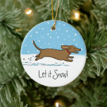 Let it Snow Dachshand - Happy Winter Wiener Dog セラミックオーナメント<br><div class="desc">フェスティバルのハッピードシュントの走漫画が降る雪を介して。この可愛い陶芸品ウィーナードッグのクリスマスオーナメントは、クリスマスの木に何年も飾る甘い贈り物や大切な記念来品だ。Jenn's Doodle Worldを訪れ、さらに多くのDoxieの休日の贈り物や犬がクリスマスの装飾を育てる。</div>