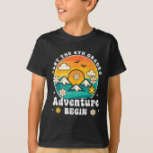 Let The 6th Grade Adventure Begin Retro First Day  Tシャツ (正面)