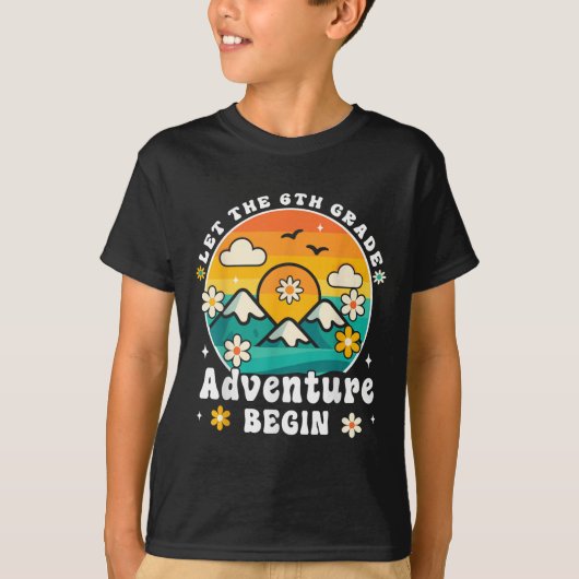 Let The 6th Grade Adventure Begin Retro First Day  Tシャツ (正面)