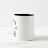 Let's Day Drink St Patrick's Day ツートーンマグカップ (中央)