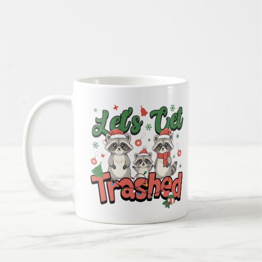 Let's Get Trashed Funny Raccoon Christmas Family コーヒーマグカップ (左)