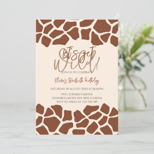 Let's get wild animal giraffe print birthday party 招待状 (スタンド正面)