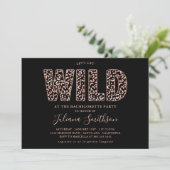 Let's Get Wild Rose Gold Leopard Bachelorette Invi 招待状 (スタンド正面)