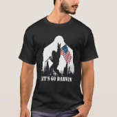 Let's Go Darwin Bigfoot American Flag Tシャツ (正面)