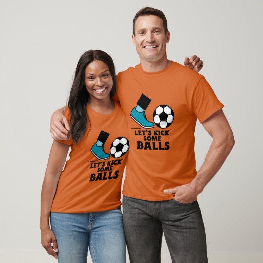 Let's kick some balls-soccer. tシャツ (ユニセックス)
