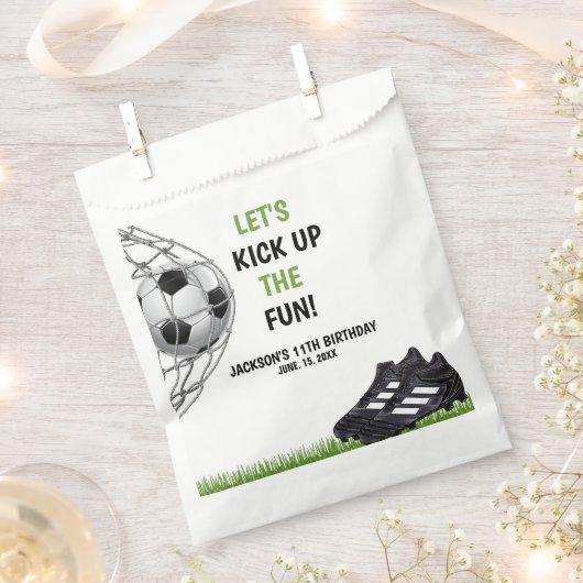 Let's Kick up the fun!, Fun Soccer Birthday フェイバーバッグ (クリップ留めされた状態)
