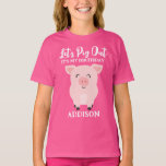 Let's Pig Out Farm Animal Birthday Party Shirt Tシャツ<br><div class="desc">農産動物の誕生日パーティーシャツを豚で出そう。名前でパーソナライズ、他の文字の編集。愛らしいピンクの豚の素朴な田舎の農場の誕生日の供給。 www.SamAnnDesigns.com</div>