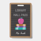 Letter フェイク Board Books & Apple Library Hall Pass バッジ (正面)