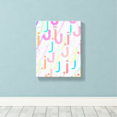 Letter Confetti "J" キャンバスプリント (インサイチュ (ウッドフロア))
