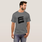 Letter E Single Initial Capital Alphabet Monogram Tシャツ (正面フル)
