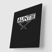 Letter Print Graphic Auntie est. 2022 スクエア壁時計 (傾斜)