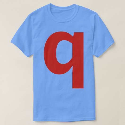 Letter q in赤文字ミニマルタイポグラフィ tシャツ (デザイン正面)