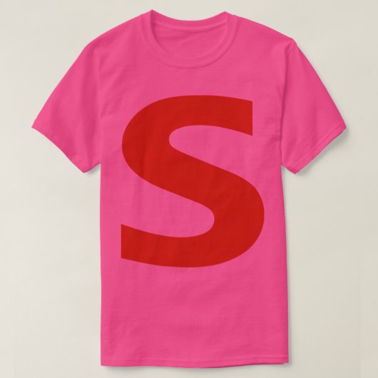 Letter s in赤文字ミニマルタイポグラフィ tシャツ (デザイン正面)
