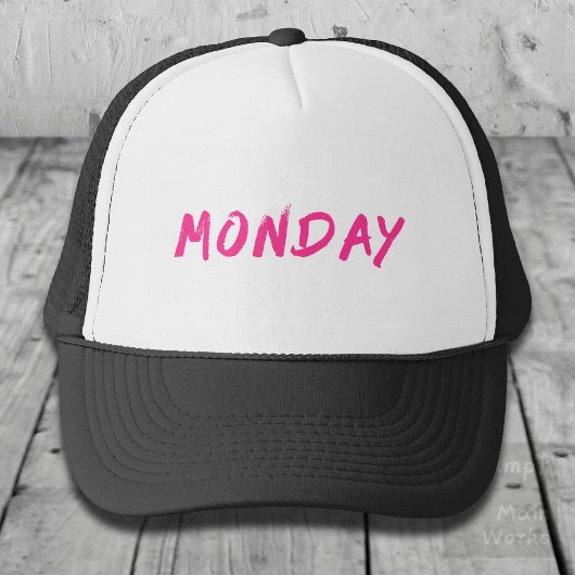 Lettering Design ‘Monday’ in Pink キャップ