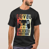 Level 35 Unlocked Console Gamer 35誕生日 Tシャツ (正面)