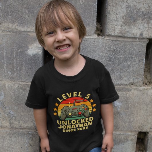 Level 5 Unlocked Gamer Boy 5th Birthday Tシャツ