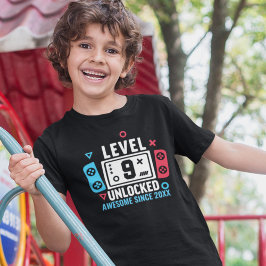 LEVEL 9 UNLOCKED Gamer Birthday – Custom Year Tシャツ