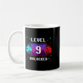 Level 9 Unlocked Video Gamer Funny 9th Birthday Bo コーヒーマグカップ (左)