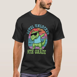 Level Unlocked 9th Grade Funny First Day Dino Tシャツ