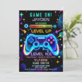Level Up Gamer Birthday Invitation – Neon Game 招待状 (スタンド正面)