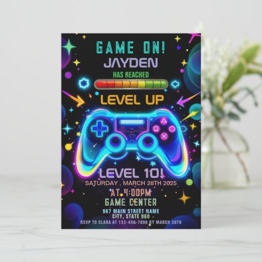 Level Up Gamer Birthday Invitation – Neon Game 招待状 (スタンド正面)