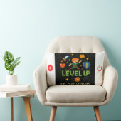 Level Up Gamer Throw Pillow – Pixel Retro Decor ランバークッション (椅子)