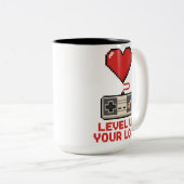 Level Up Your Love, Retro Pixel Gaming Design ツートーンマグカップ (正面右)