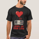 Level Up Your Love, Retro Pixel Gaming Design Tシャツ (正面)