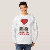 Level Up Your Love, Retro Pixel Gaming Design Tシャツ (正面フル)