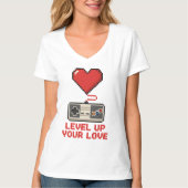 Level Up Your Love, Retro Pixel Gaming Design Tシャツ (正面)
