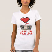 Level Up Your Love, Retro Pixel Gaming Design Tシャツ (正面)