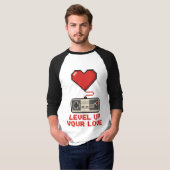 Level Up Your Love, Retro Pixel Gaming Design Tシャツ (正面フル)