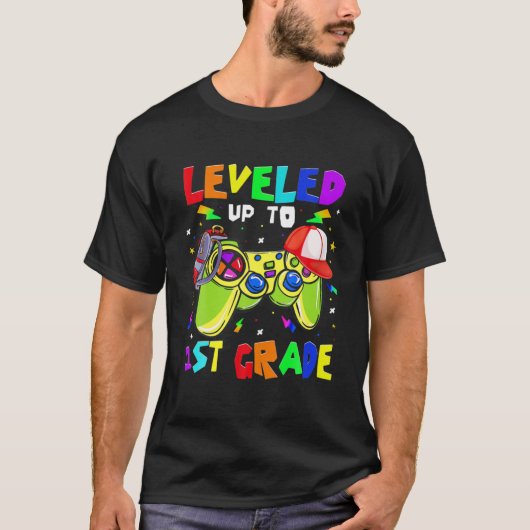 Leveled Up To 1St Grade Video Game Funny Back To S Tシャツ (正面)