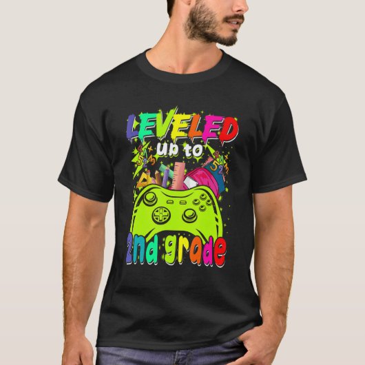 Leveled Up To 2nd Grade Gamer Back To School First Tシャツ (正面)
