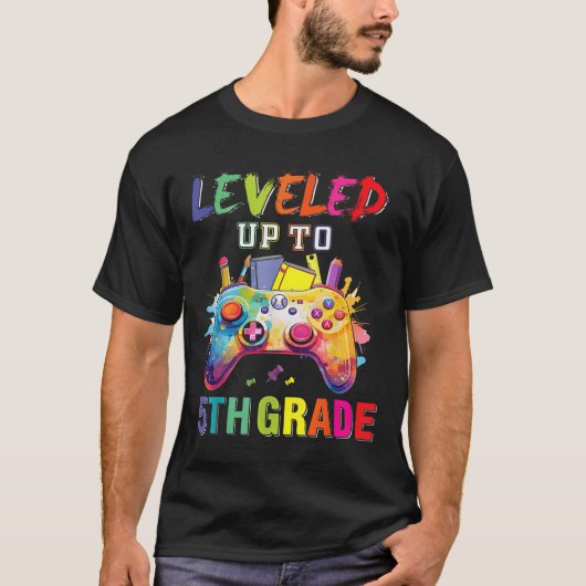Leveled Up To 5th Grade Fifth Grade Back To School Tシャツ (正面)