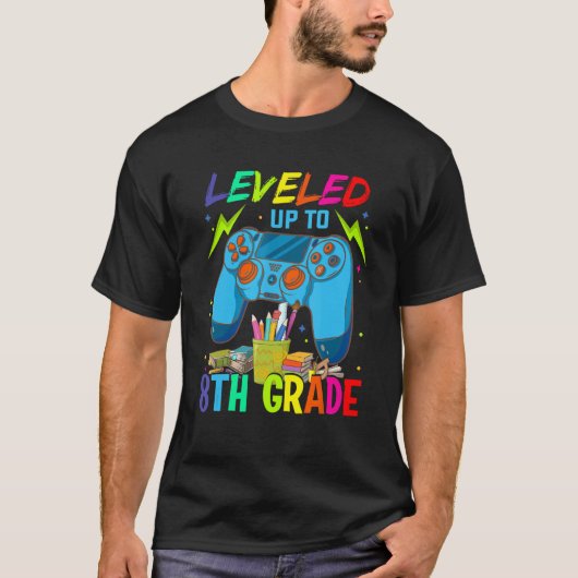 Leveled Up To 8th Grade Video Gamer Back To School Tシャツ (正面)