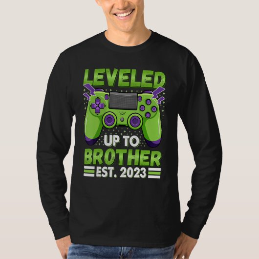 Leveled Up To Brother 2023 Promoted To Big Bro 202 Tシャツ (正面)